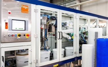 Feige Filling: Vollautomatischer Gebinde- und Produktwechsel