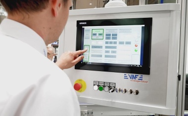 Omron und Dassault Systèmes verknüpfen OT und IT für Produktion der Zukunft