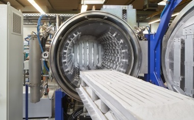 Vollmetallische Öfen mit Heizelementen  aus Wolfram ermöglichen hohe  Produktqualität bei 2.800 °C