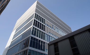 Merck weitet Förderpartnerschaften mit führenden Non-Profit-Organisationen aus