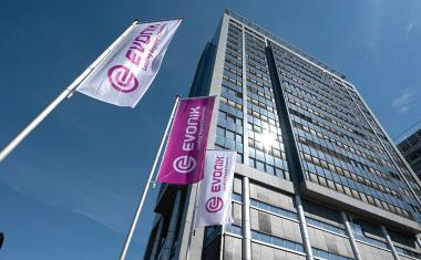 Evonik korrigiert Ausblick