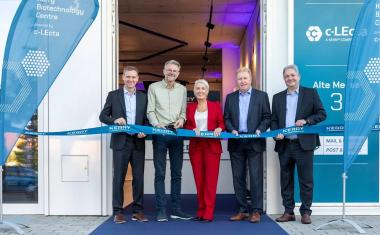 Kerry eröffnet neues Biotechnologiezentrum in Leipzig