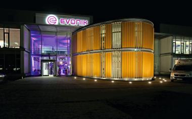 Evonik transformiert strategische Forschung in Innovationseinheit