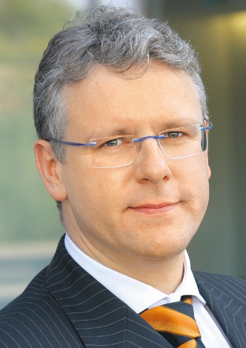 Volker Booten, verantwortlicher Partner für den Bereich Chemicals & Pharma bei...