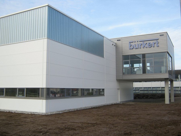 Die jüngste Erweiterung des Öhringer Bürkert-Standortes markiert den...