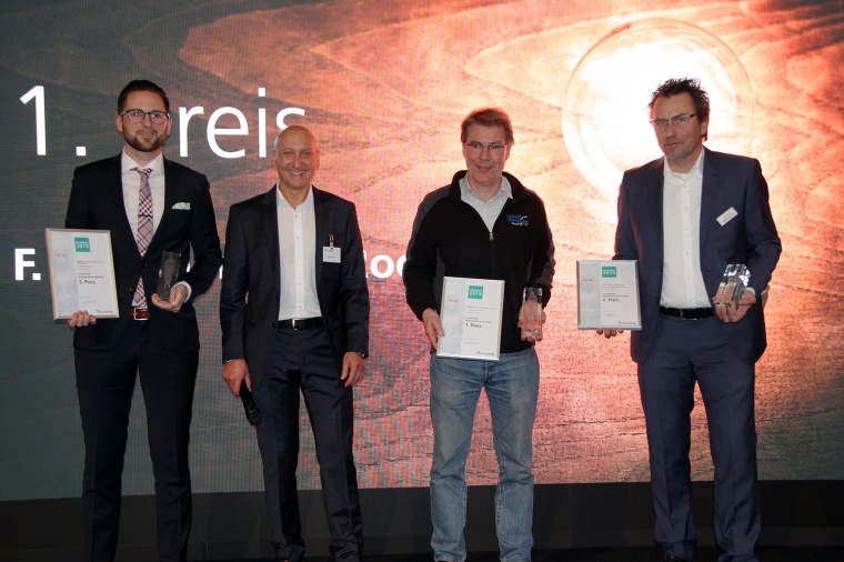 Udo Gommel, Fraunhofer IPA (zweiter von links) und die Preisträger von links:...