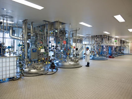 Abb. 1: Produktion von pharmazeutischen Zwischenprodukten und Wirkstoffen unter...