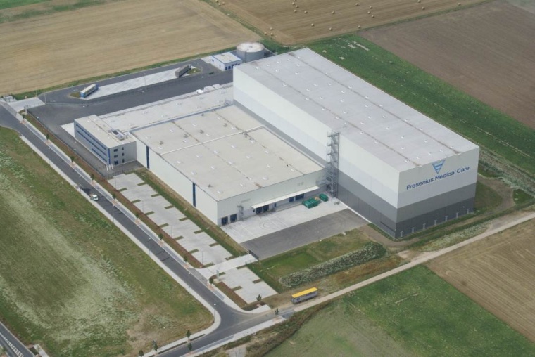 Luftaufnahme des Logisticenter Biebesheim von Fresenius Medical Care und...
