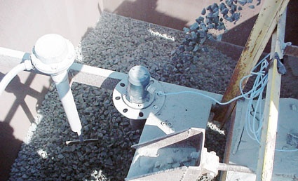Abb. 4: Der Laser Füllstand-Messumformer LM80 von ABB an einem...
