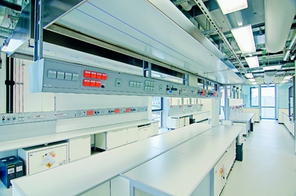 Auf rund 11.000 m2 Nutzfläche vereint das Materialforschungszentrum Arbeits-...
