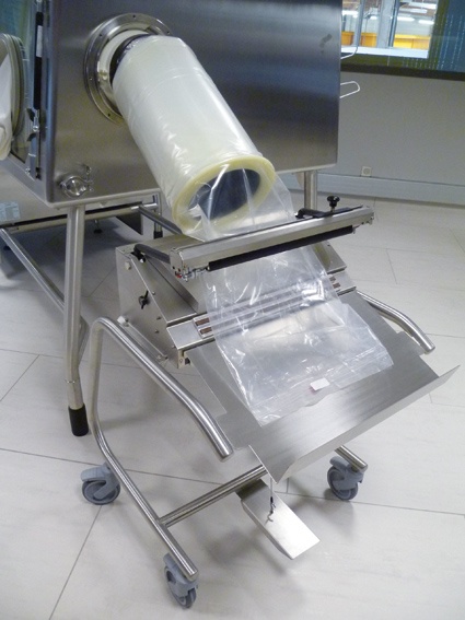 Isolator mit schneller H2O2 Transferschleuse.