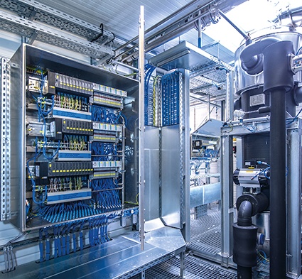 Abb. 2: Die maßgeschneiderte Gehäuse behrebergen jeweils drei Ventilinseln...