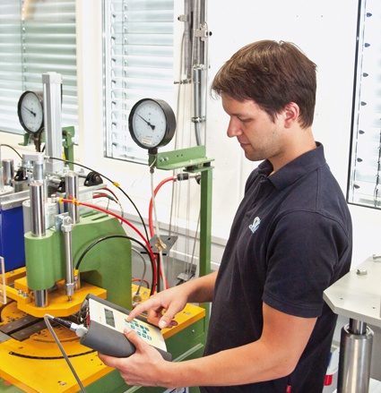 Abb. 2: Mit dem Ultraschalldurchflussmesser Fluxus G601 CA Energy lassen sich...