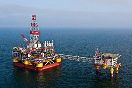 Lukoil verwendet auf seiner Offshore-Plattform im Öl- und Gasfeld Yuri...
