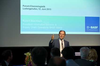 Dr. Robert Blackburn, Vorstand der BVL und President Information Services and...