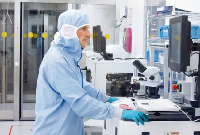 Im Reinraum des IBM Forschungszentrums in Rüschlikon
