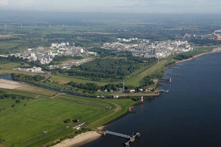 Luftbild der Dow Stade Anlagengesellschaft mbH, Werk Stade am Bützflether Sand