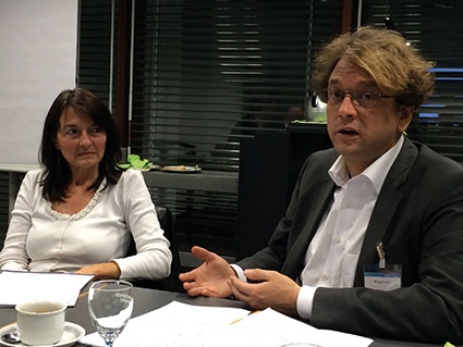 Prof. T. Krupp (rechts): Eine wesentliche Herausforderung sehe auch ich darin,...