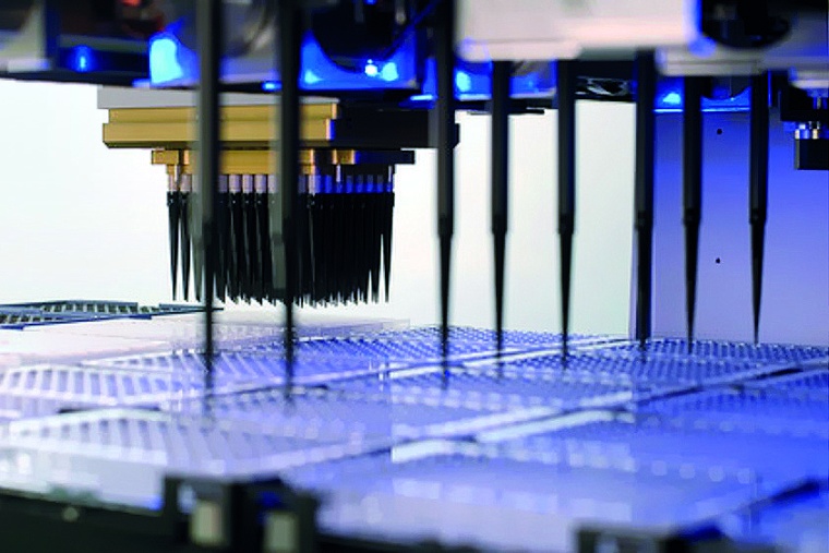 Gück_Roboter: Abb. 6: Vollautomatischer Pipettierroboter Microlab Starline. Er...