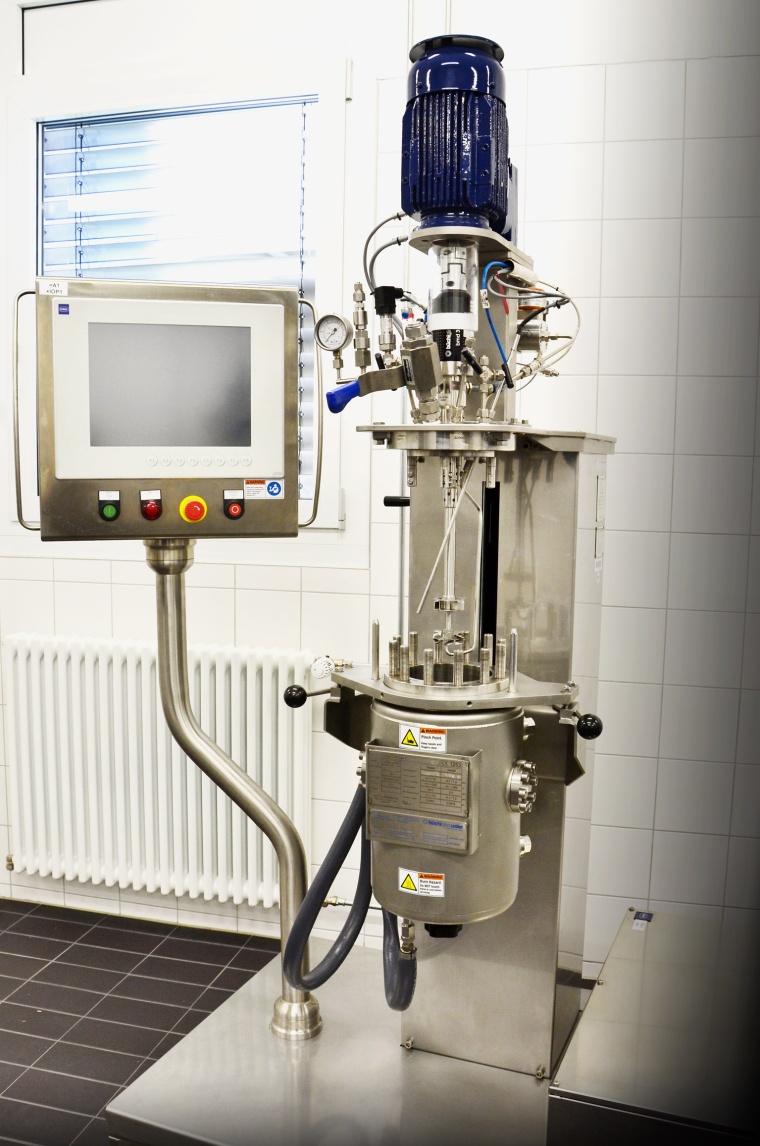 Ekato: Abb. 1: Versuchsreaktor im Ekato-Technikum (ELA 5)