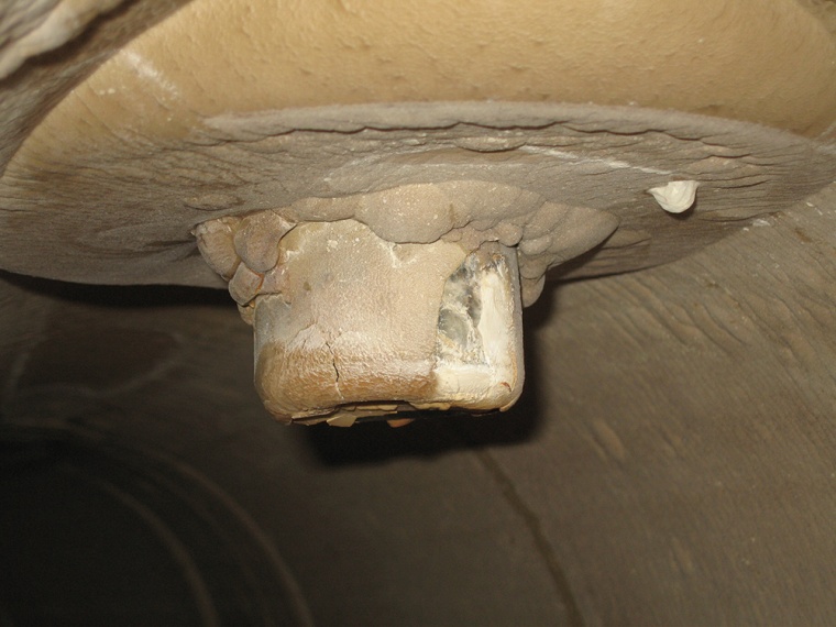 Innenansicht eines Rohres mit Kalkablagerungen am Ceramat WA 150