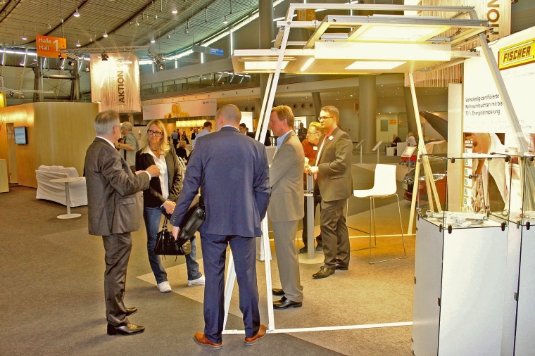 Lounges Nachlese: Am Stand von Fischer Beleuchtungstechnik....