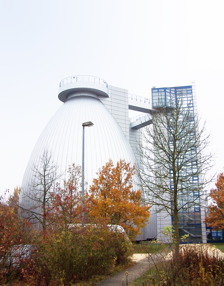 Flottweg: Um den vorhandenen Faulraum im Faulturm (hier in der Kläranlage...