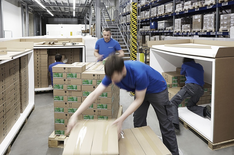 Pharmaserv Logistics: Verpackung von Luftfracht im Kundenauftrag
