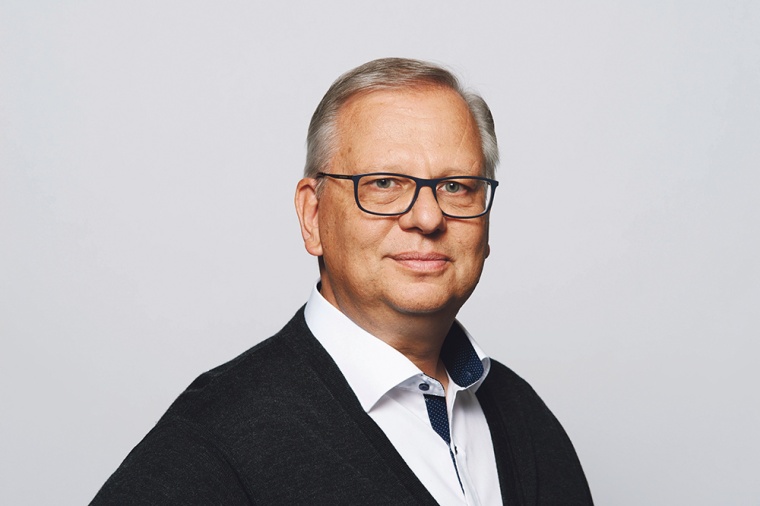 Dr. Bernd Pachaly, Leiter der Service Unit Innovation Silicones und des...