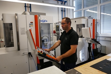 Derzeit beschäftigt der Tooling- & Prototyping-Bereich 34 Mitarbeiter. Dank...