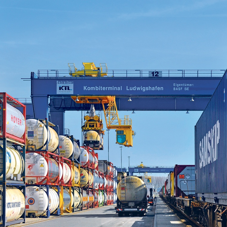 Das Kombiterminal (KTL) von BASF in Ludwigshafen ist Teil der Werksführungen...