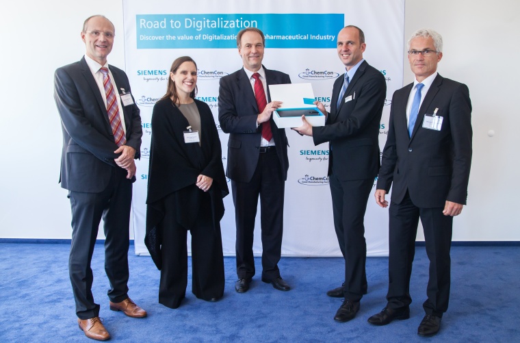 links: Bernhard Reichle (Siemens), Julia Angerhausen (Siemens), Klaus Schmid...
