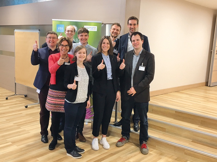 GVC-Geschäftsführerin Dr. Ljuba Woppowa mit dem Organisationsteam der Young...