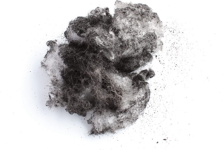 Ablagerung des Dämmstoffs aus Schalldämpfern mit Absorptionsmaterial ©...