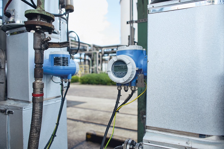 Das Coriolis Massedurchflussmessgerät Promass F 300 mit integrierter Heartbeat...