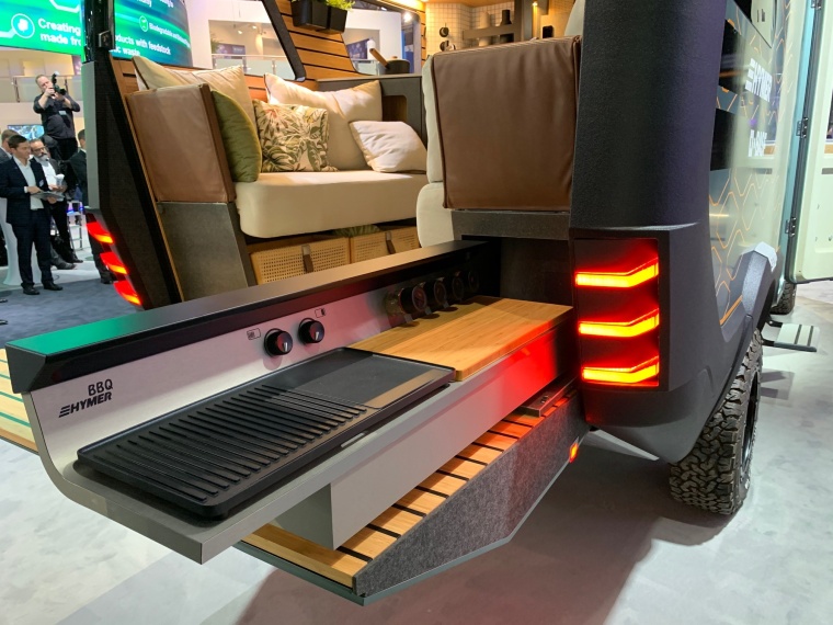 Wichtiges Detail im VisionVenture: der ausfahrbare Grill unter der Sitzbank. ©...