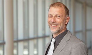 Referent des Online-Seminars: Bernd Heinen, Systems Engineer für JMP