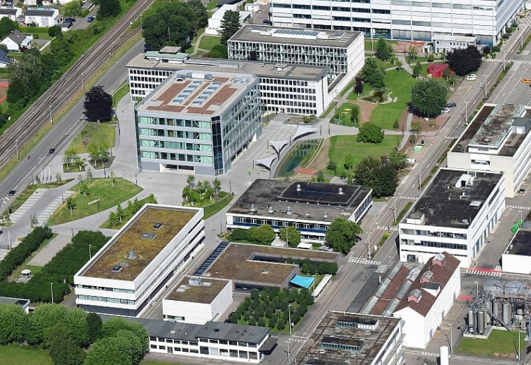 Südpark mit großer Wiesenfläche für Veranstaltungen und zum Verweilen. See...