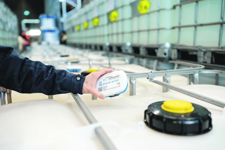 Die Packwise Smart-Cap ist ein Multifunktionssensor, der auf einem Container...