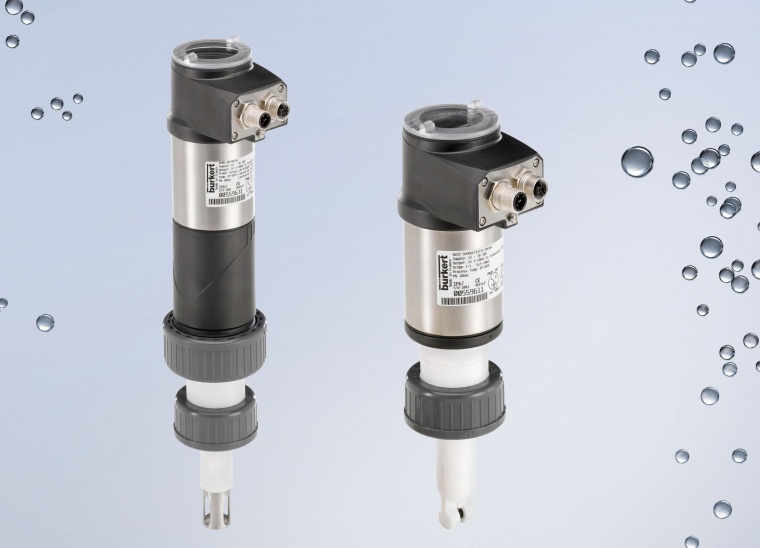 The Bürkert transmitter Type 8202 (left) is a compact and modular device...