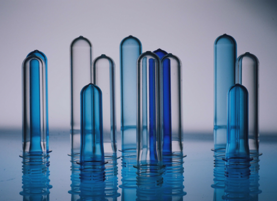 rPET pre-forms of different sizes and colours. © Mavisol