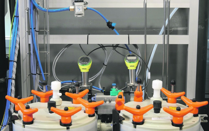 Filtration mit Differenzdruckmessung sicher überwacht: Zwei Vegabar 38...