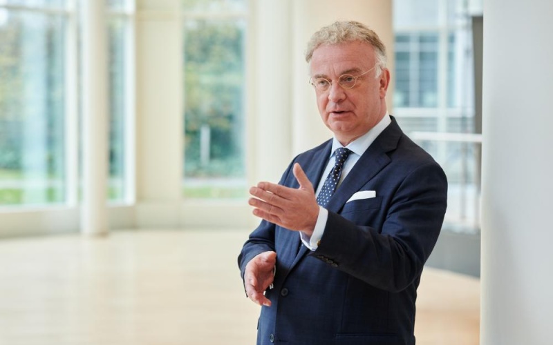 Christian Kullmann soll bis 2030 Vorstandschef bleiben