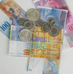 Der Schweizer Franken wird als „Fluchtwährung gegenüber dem Euro oder dem...