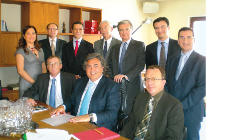 Oben v. l. n. r.: Yeşim Yavuz, Steven Cartlidge, Hervé Ory-Lavollée, Haluk...