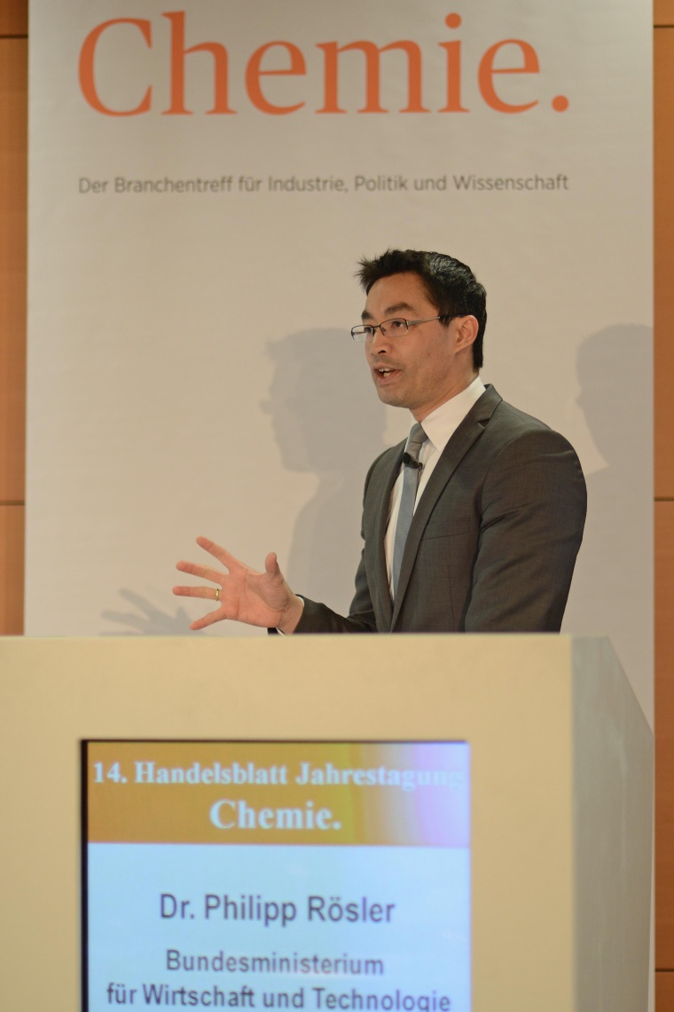 Philipp Rösler ermutigte die Chemieindustrie dazu, in der Öffentlichkeit noch...