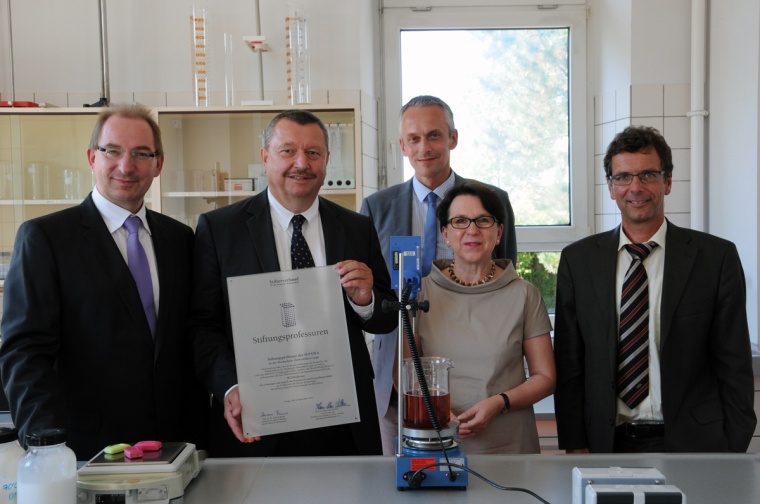 V.l.n.r.: Präsident Dr. Oliver Herrmann, Dr. Horst Lothar Möhle (SEPAWA), Dr....