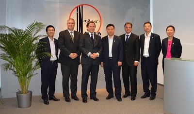 Mitglieder des Managements der Sinopec Europa Handelsgesellschaft und Krahn...