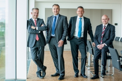 von links: Lutz Markowic (Leiter Bereich Gase Ausland), Andre Stracke (neuer...