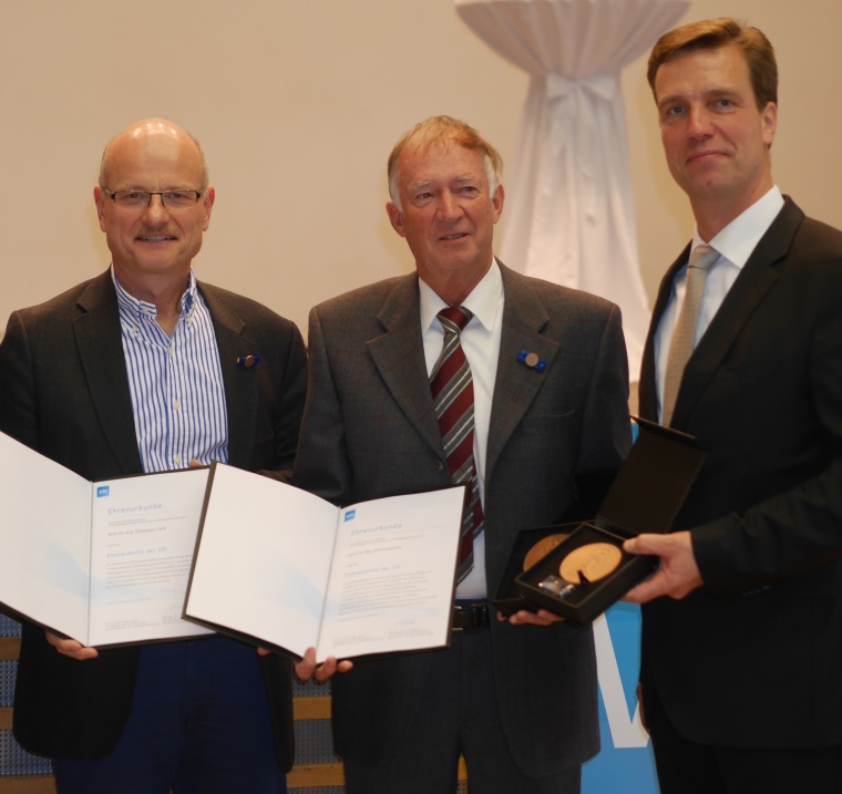 Verleihung der VDI-Ehrenplakette, Jens von Erden, Vorsitzender des...